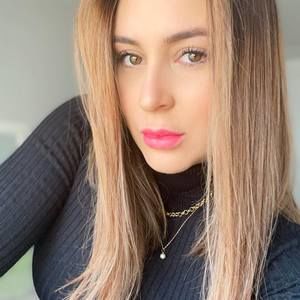 Meet your Posher, Camila